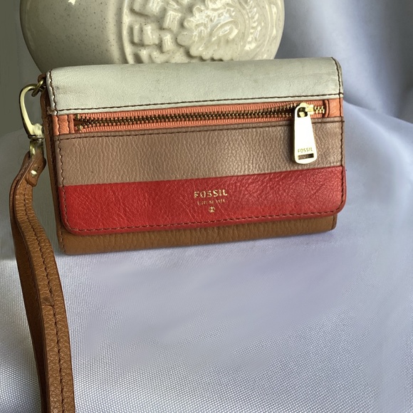 Fossil Red/Tan/Cream Leather Wristlet Wallet - Picture 4 of 4